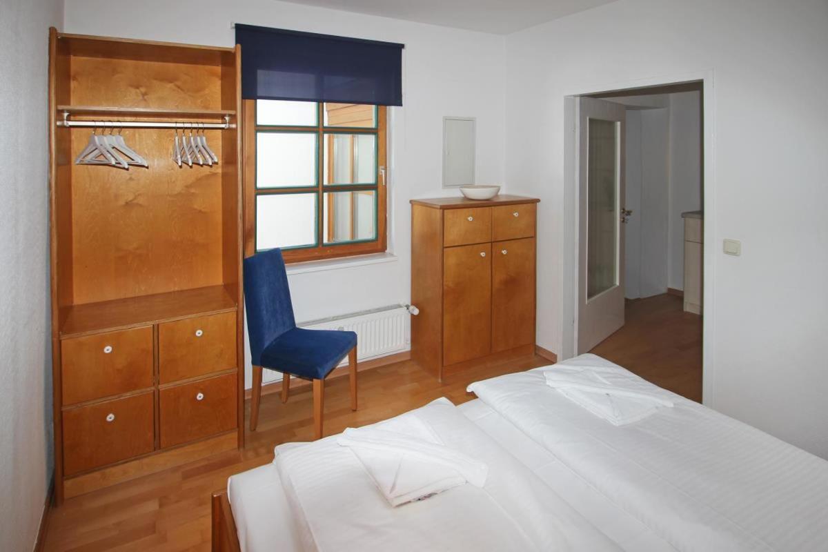 Apartment App. Deck 5, Idyll. Innenhof Rostock